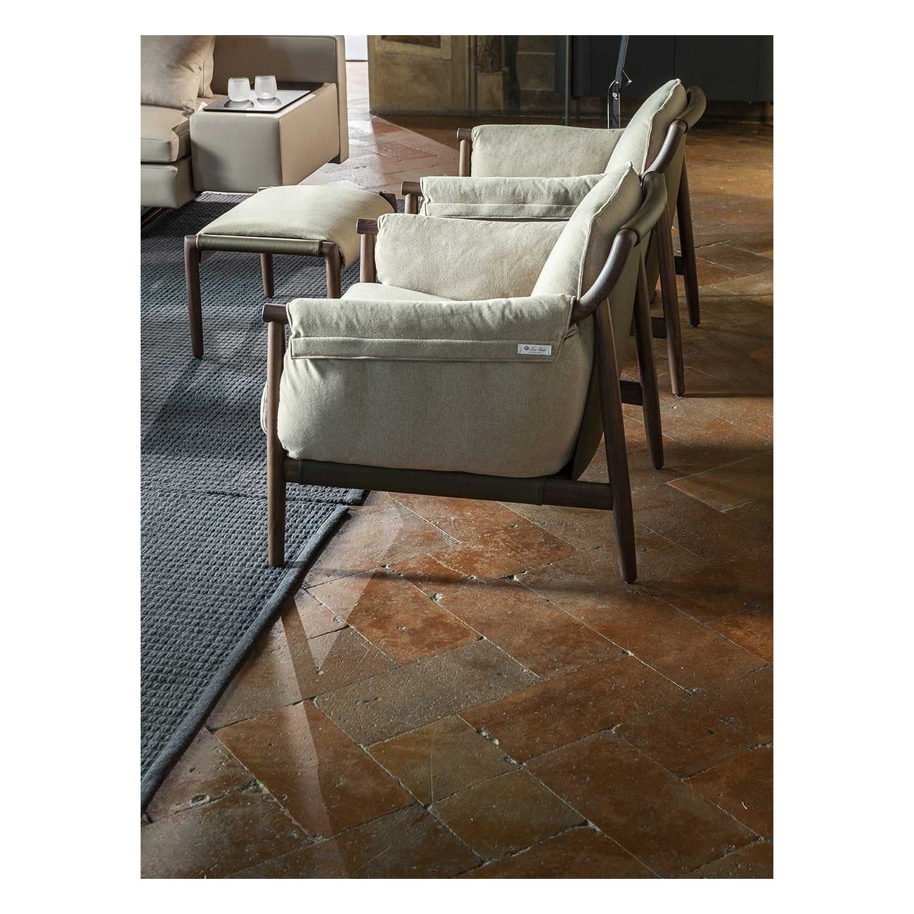POLTRONA FRAU TIMES LOUNGE ARMCHAIR