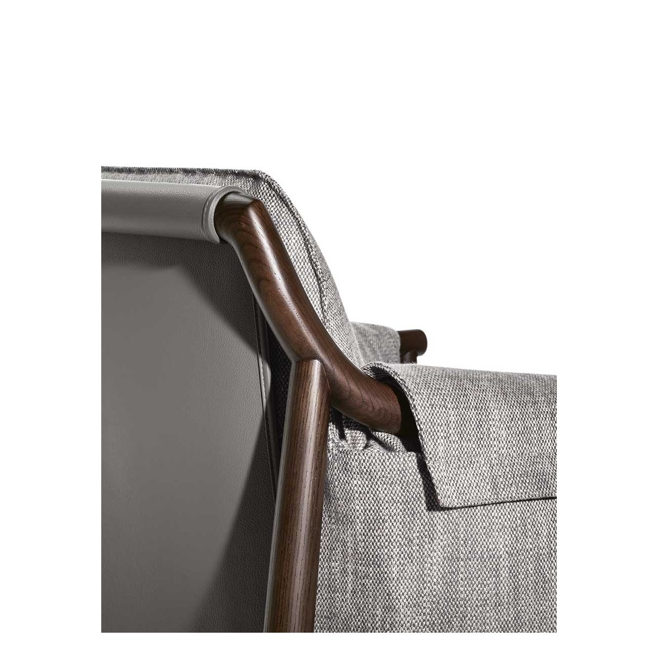 POLTRONA FRAU TIMES LOUNGE ARMCHAIR