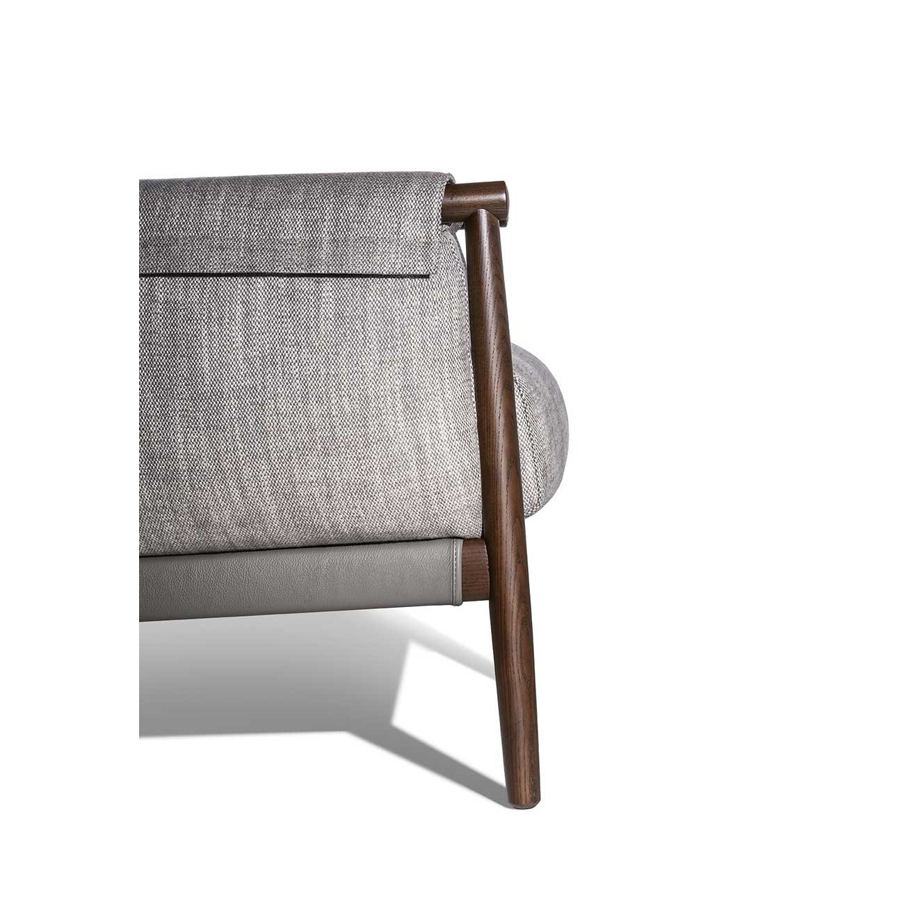 POLTRONA FRAU TIMES LOUNGE ARMCHAIR