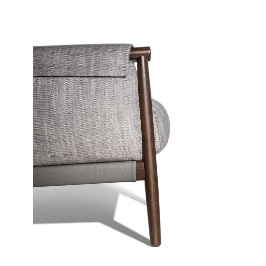 POLTRONA FRAU TIMES LOUNGE ARMCHAIR