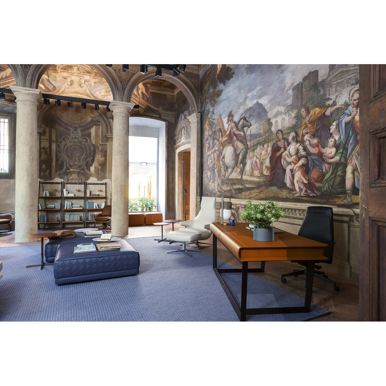 POLTRONA FRAU PEEK A BOOK DESK