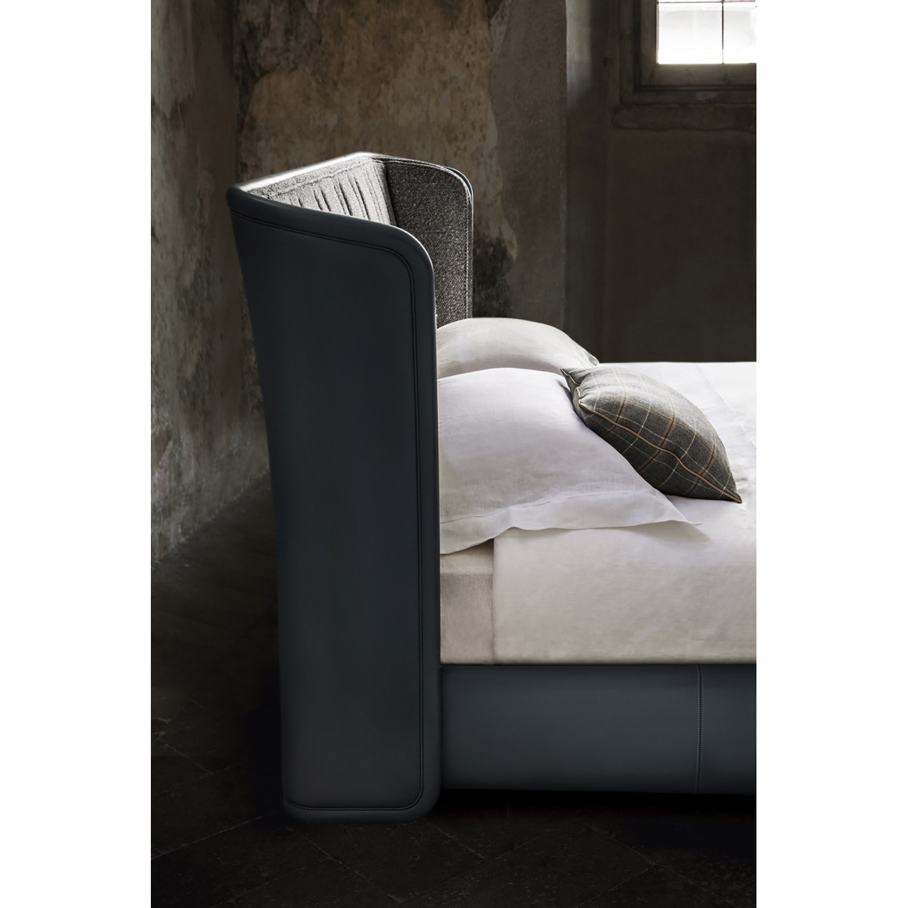 POLTRONA FRAU LOLA DARLING BED