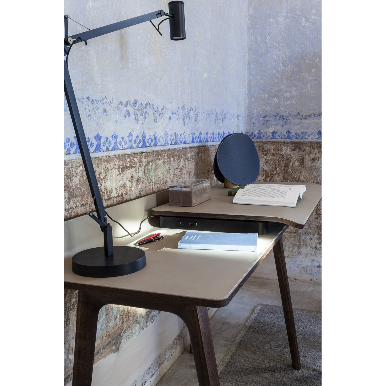 POLTRONA FRAU IREN SCRITTOIO