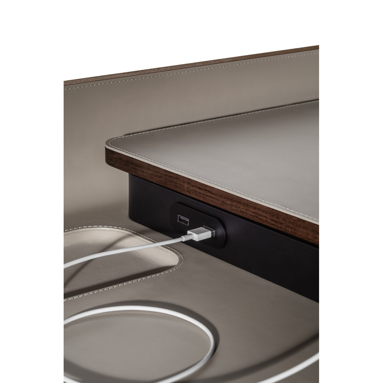 POLTRONA FRAU IREN SCRITTOIO