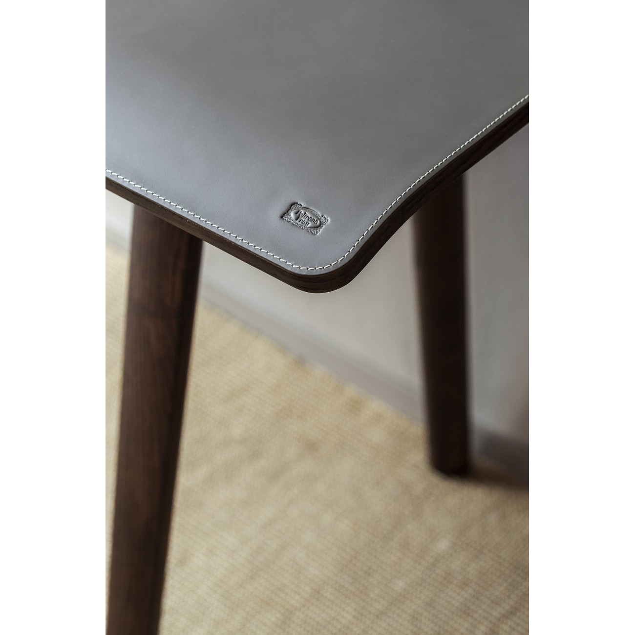 POLTRONA FRAU IREN SCRITTOIO