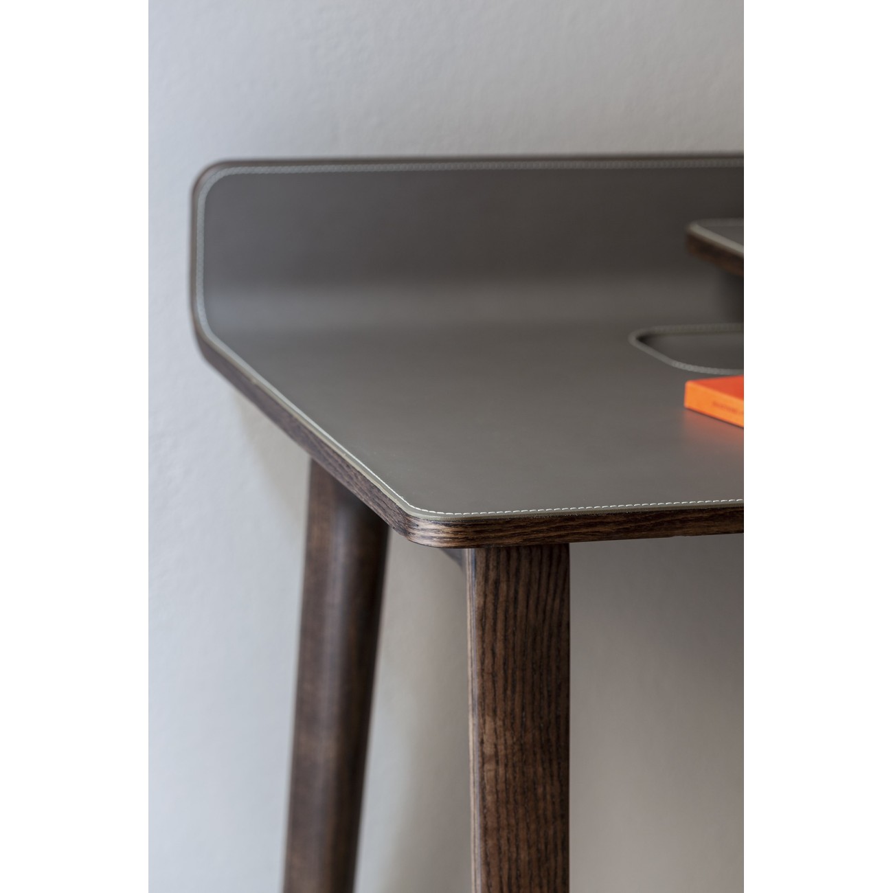 POLTRONA FRAU IREN SCRITTOIO