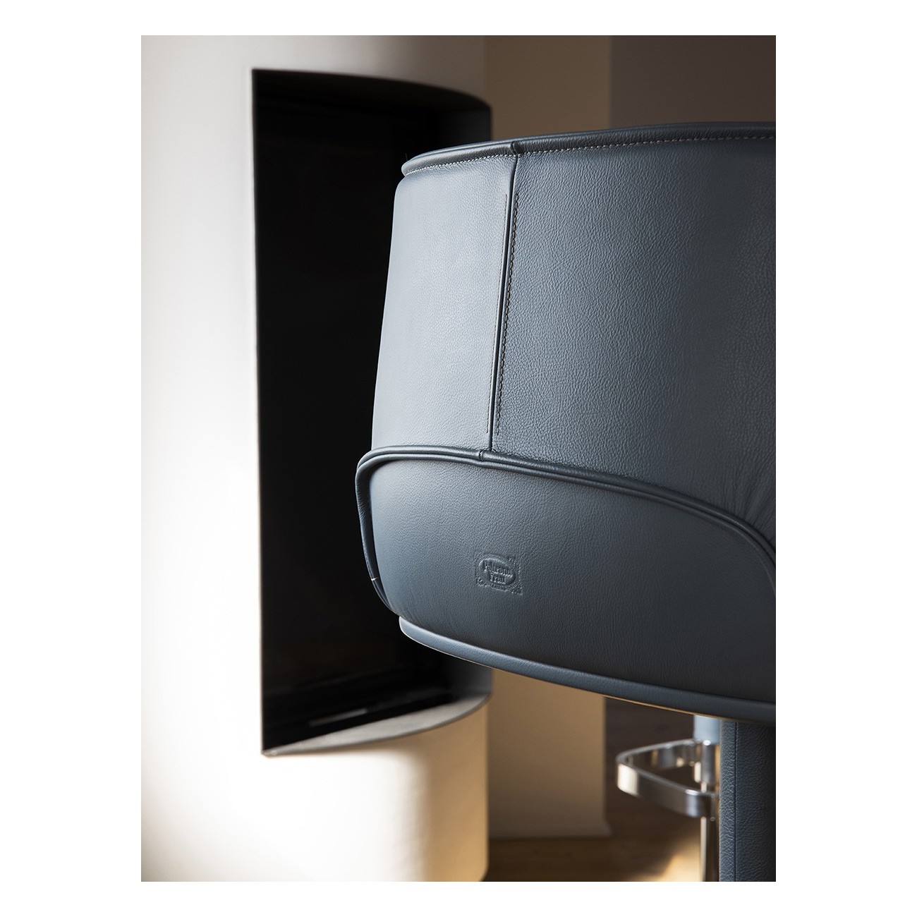 POLTRONA FRAU ARCHIBALD STOOL