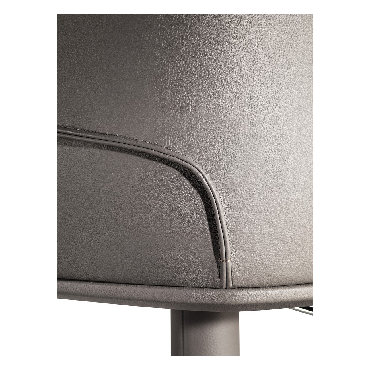 POLTRONA FRAU ARCHIBALD STOOL