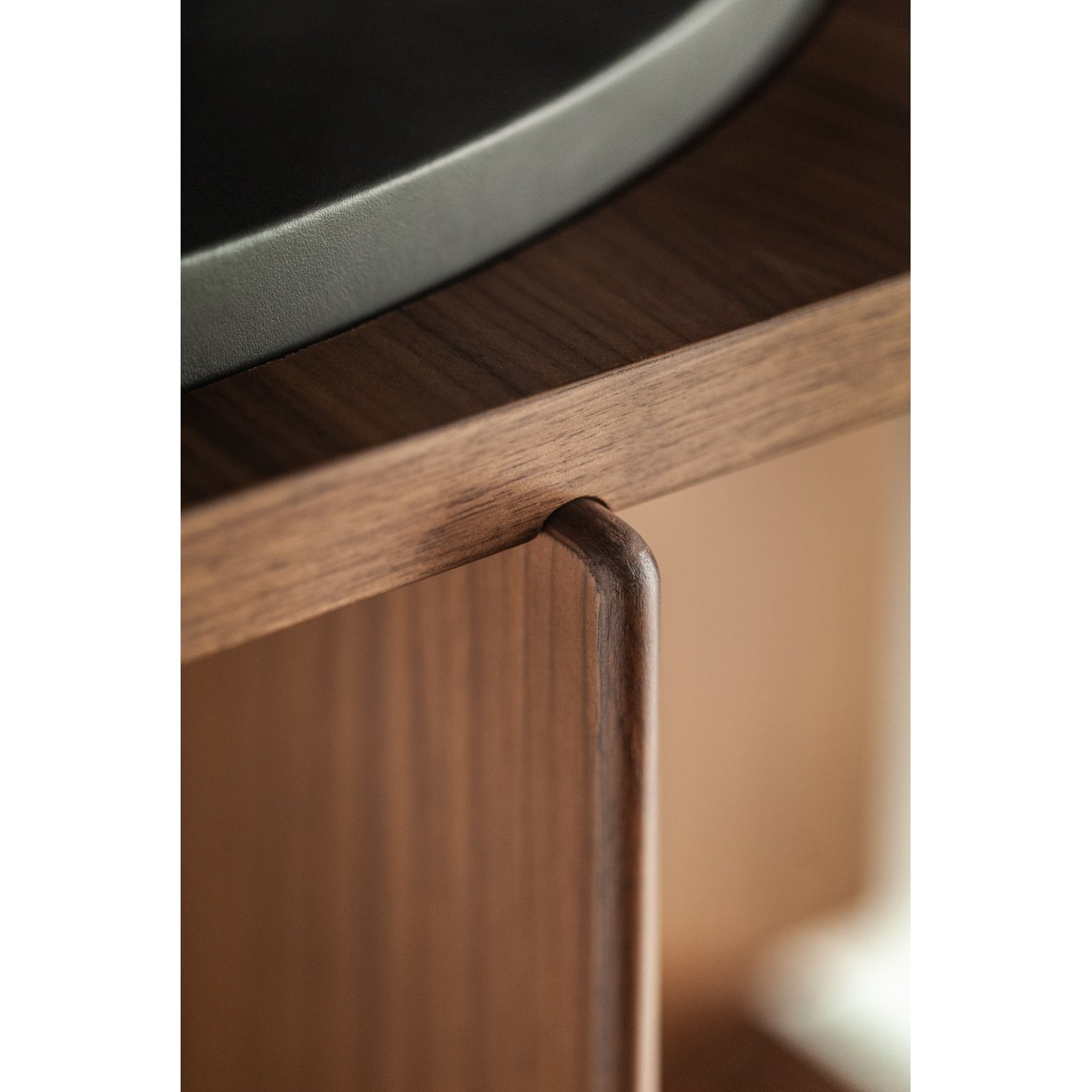 POLTRONA FRAU TURNER BOOKCASE