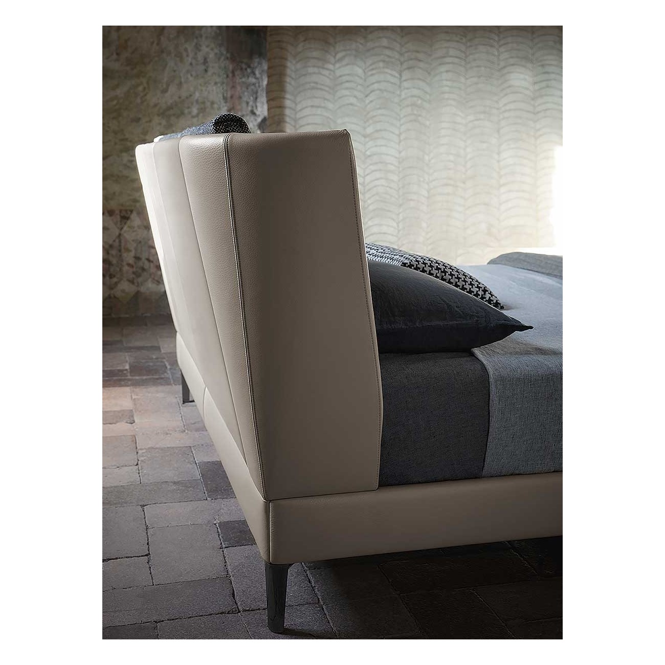 POLTRONA FRAU BRETAGNE BED