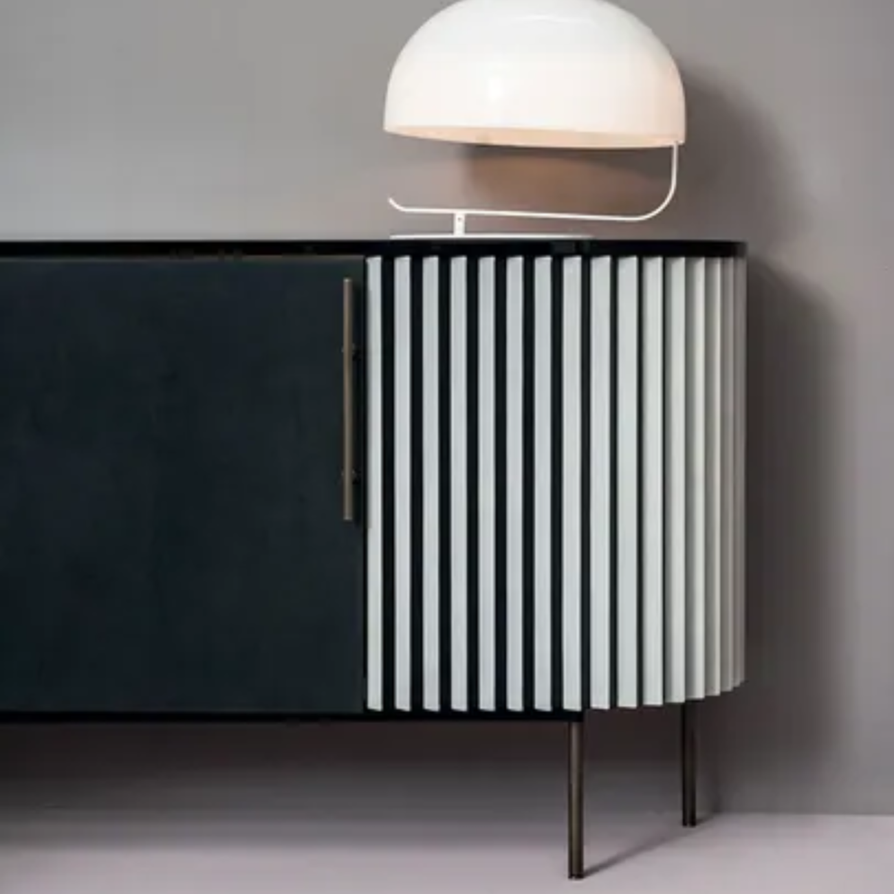 BAXTER PLISSÉ TABLE STAND