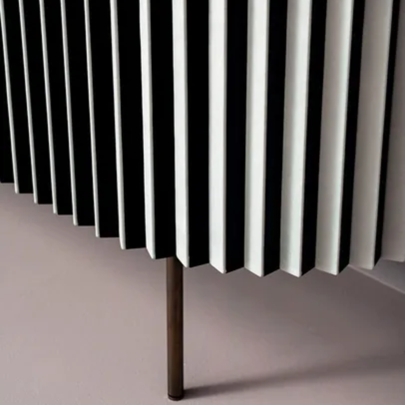 BAXTER PLISSÉ TABLE STAND