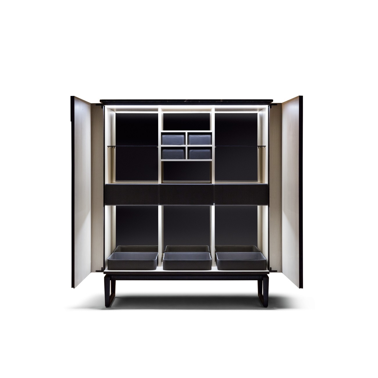 POLTRONA FRAU FIDELIO BAR CABINET
