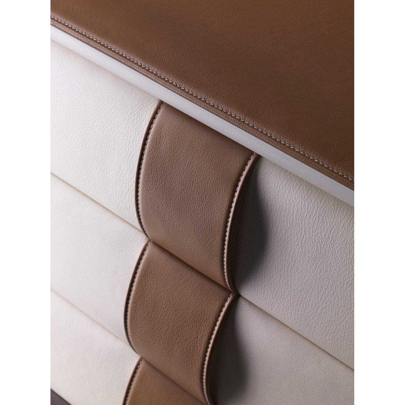 POLTRONA FRAU - COMMODE OBI