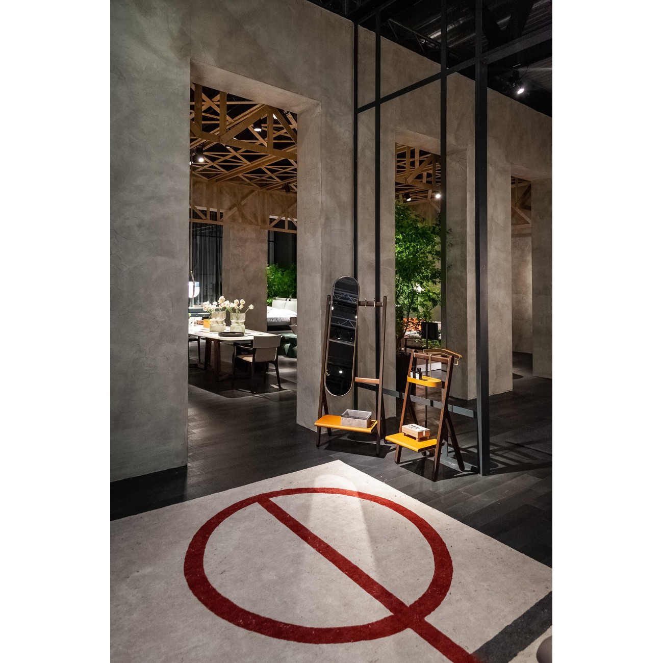 POLTRONA FRAU - REN VALET STAND