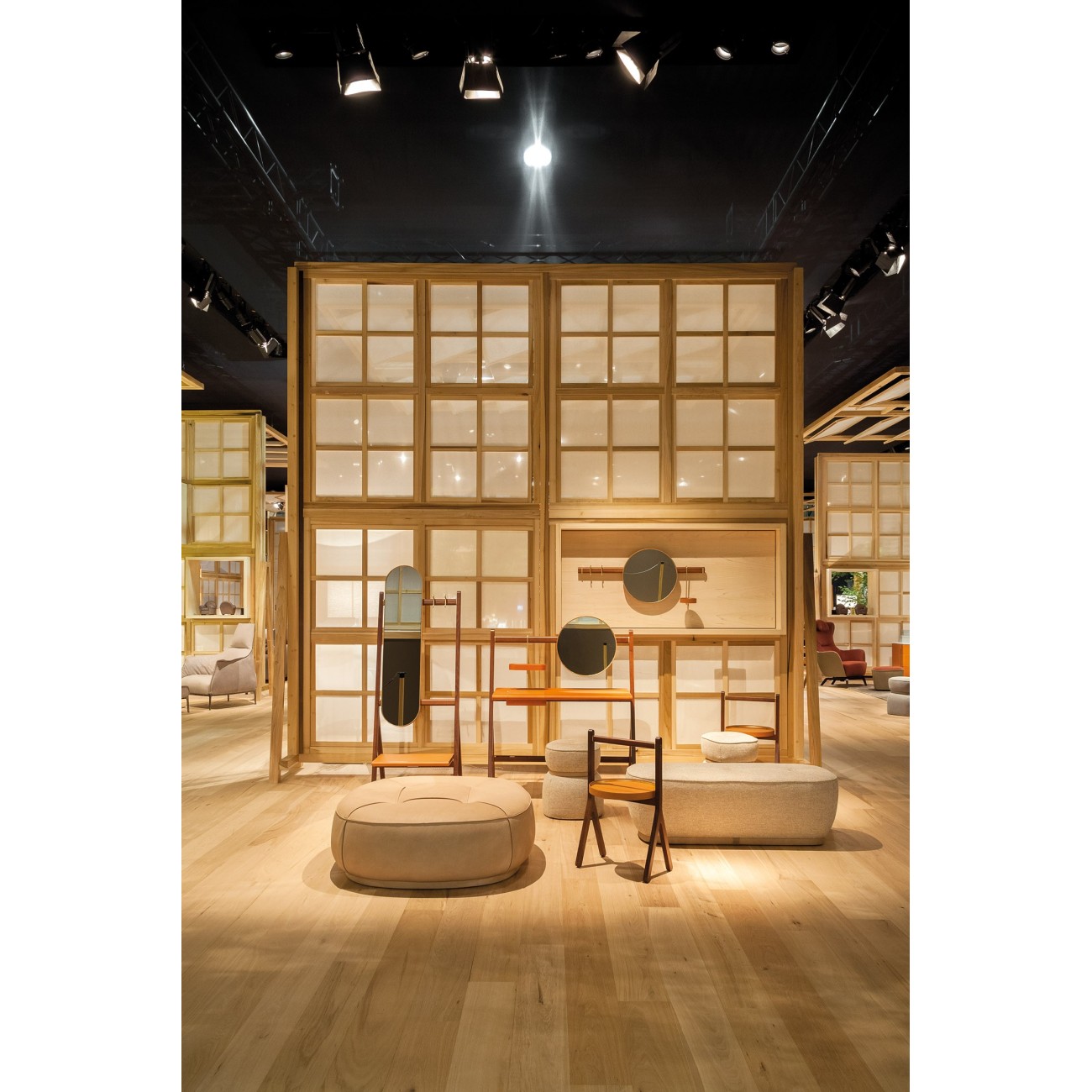 POLTRONA FRAU - REN VALET STAND