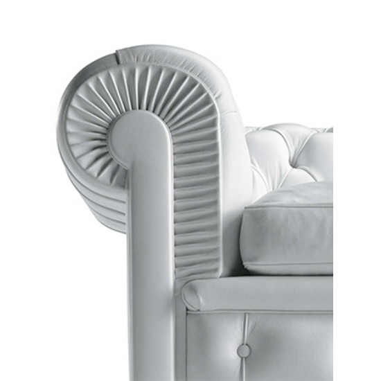 POLTRONA FRAU CHESTER ARMCHAIR