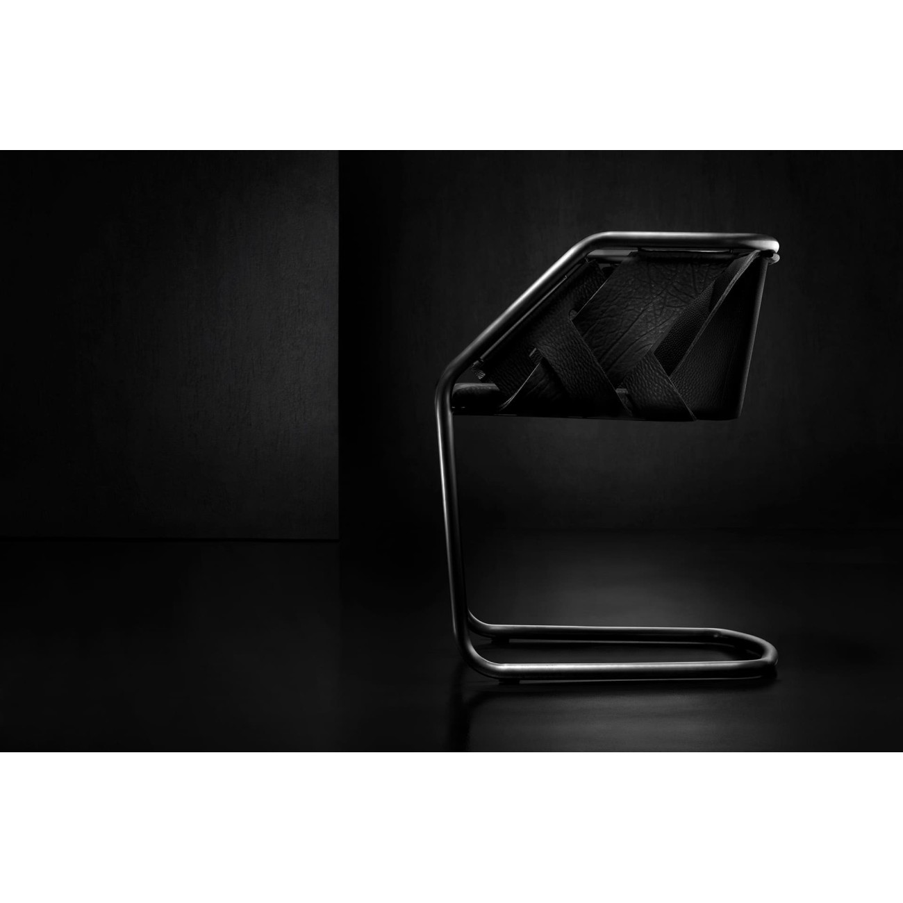 HENGE CHAISE STRIP