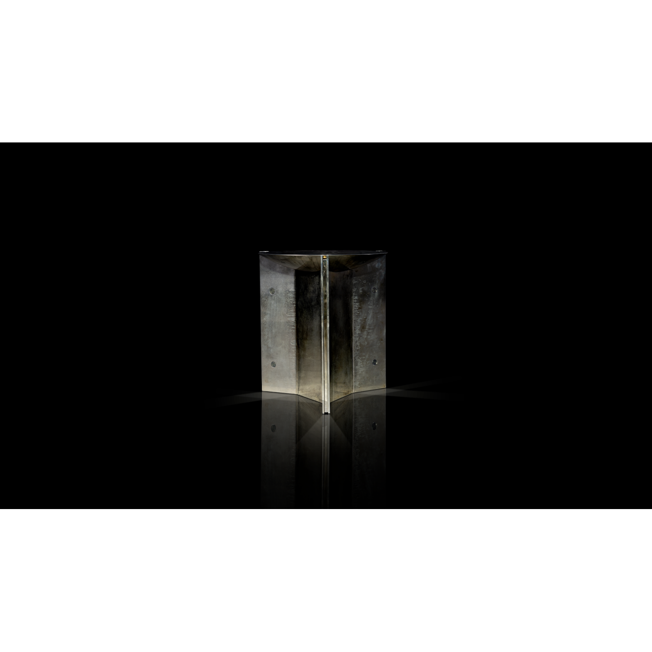 HENGE PETITE TABLE MUSE TALL