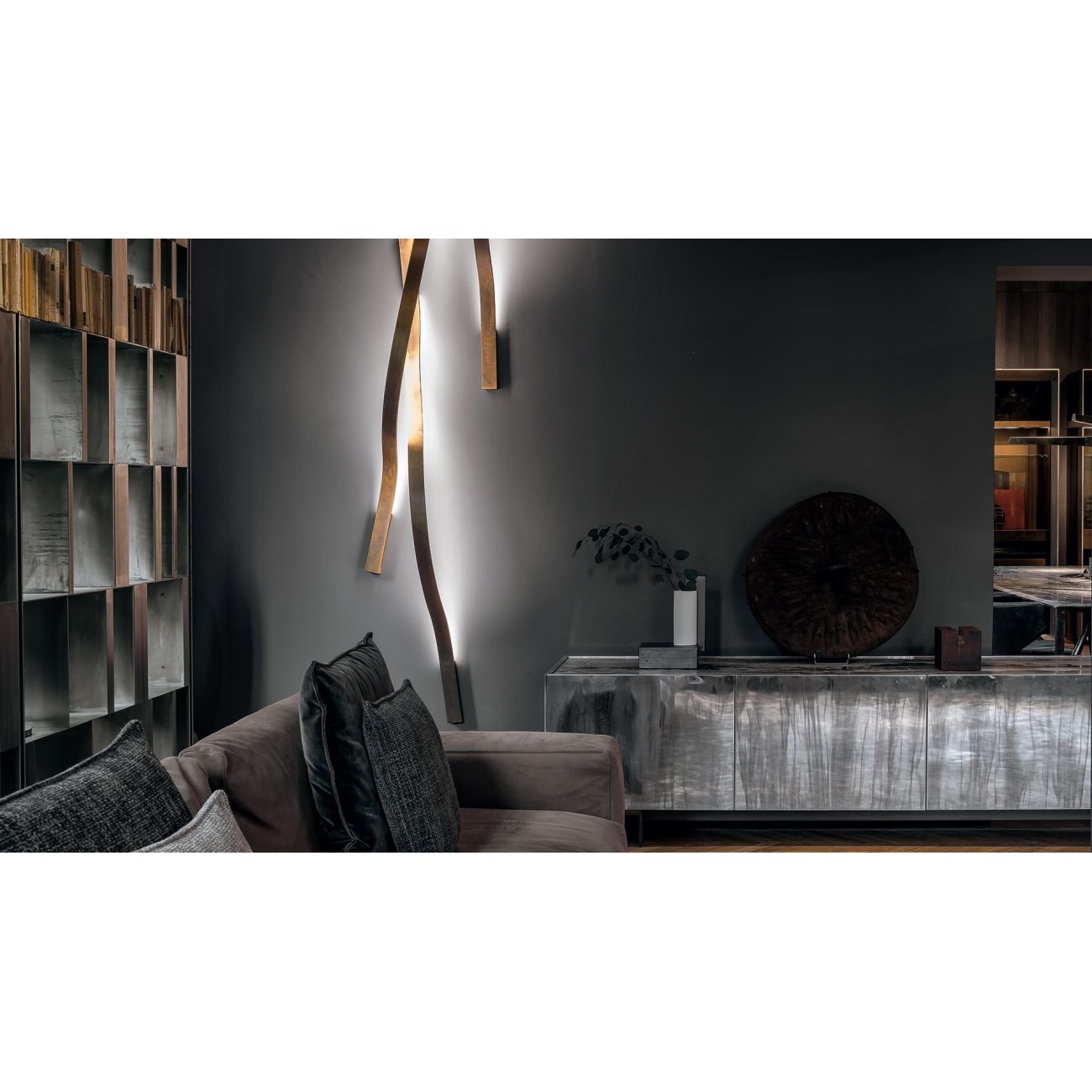 HENGE LAMP TAPE WALL