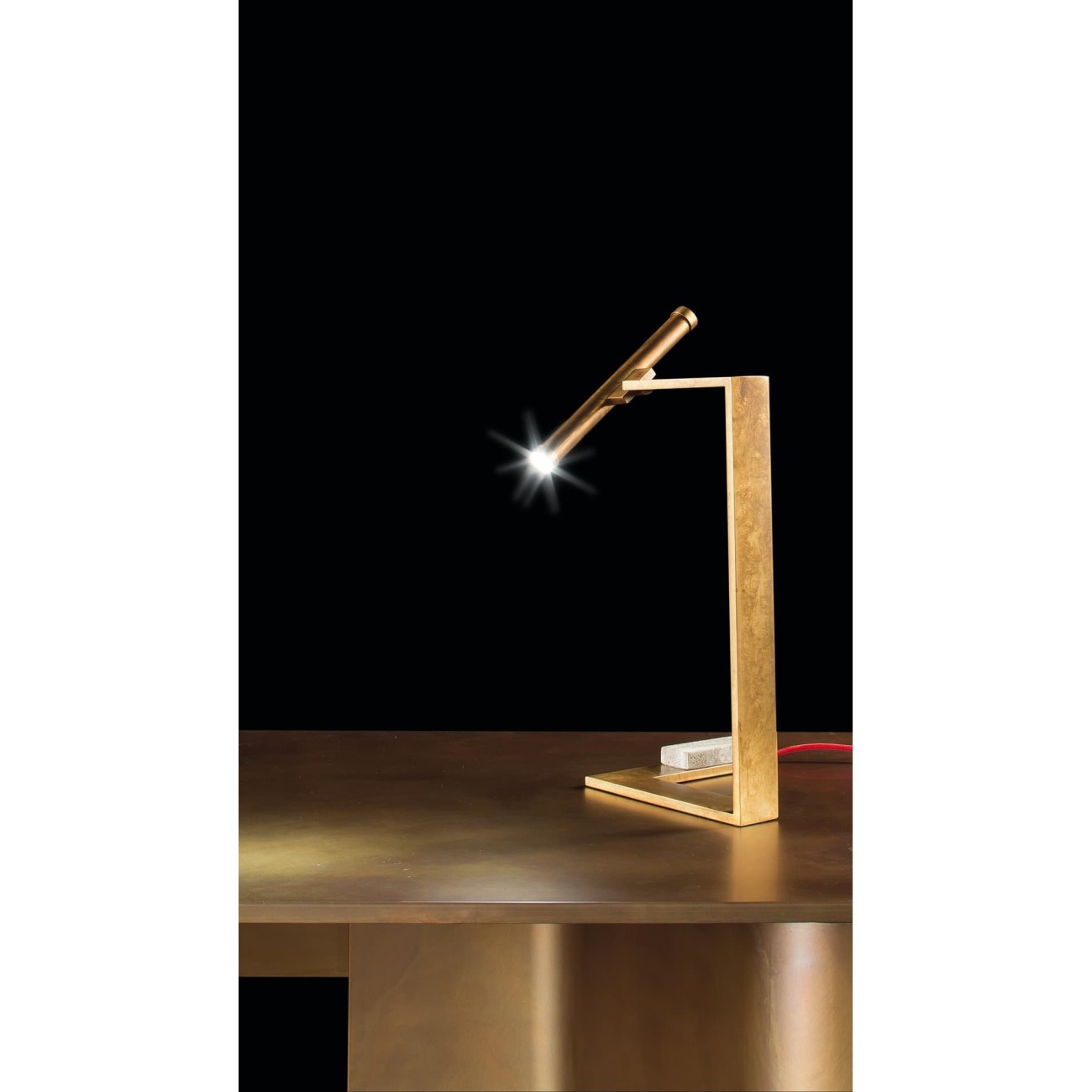 HENGE LAMPE FLAT TABLE LIGHT