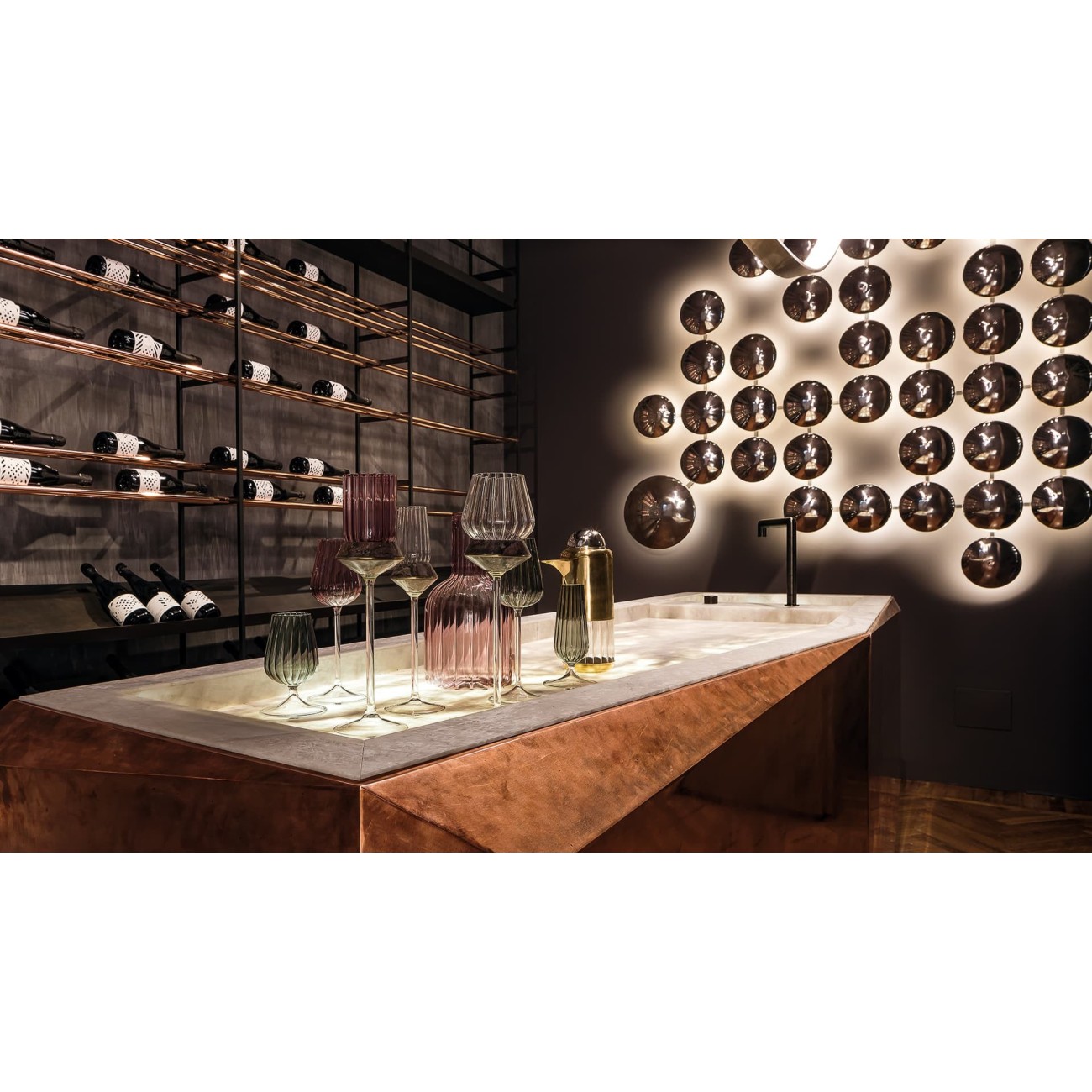 HENGE LAMPADA WALL CLIPS