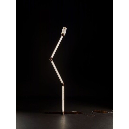 HENGE LAMPADAIRE TEST TREE