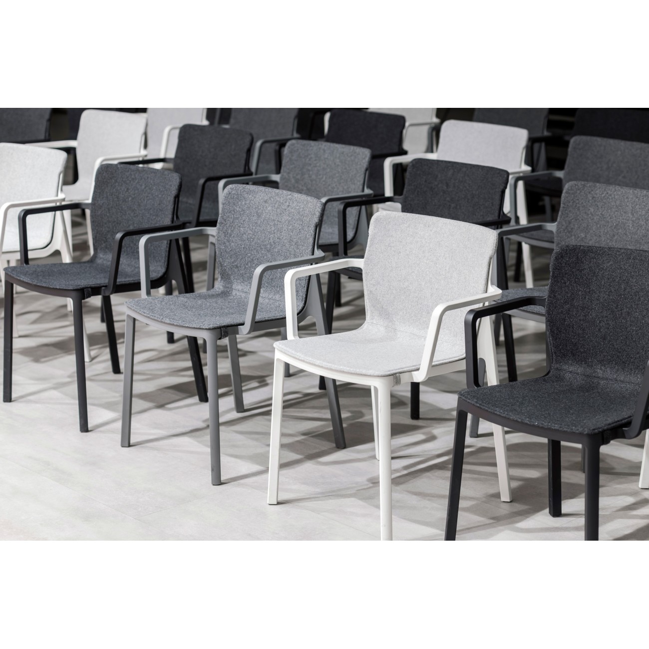 KRISTALIA CHAISE LP