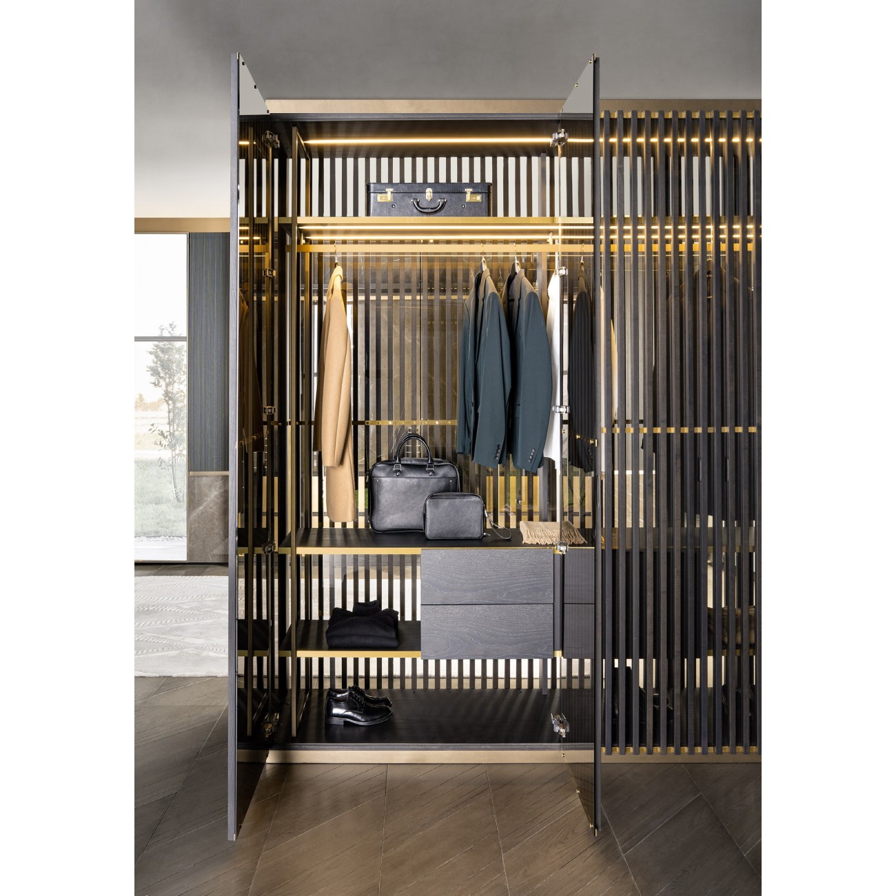 SHAKE ARMOIRE TAL