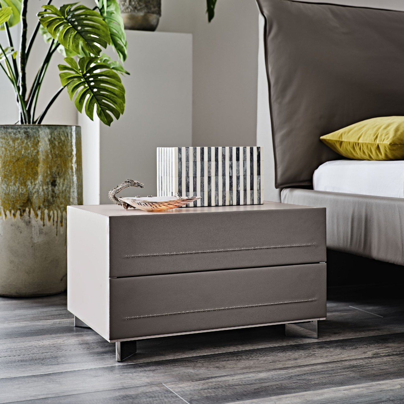 CATTELAN ITALIA BEDSIDE TABLE DYNO