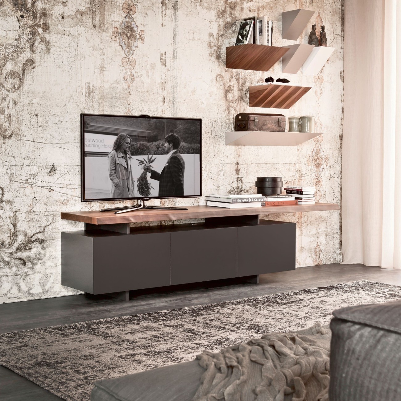 CATTELAN ITALIA MOBILE TV SENECA