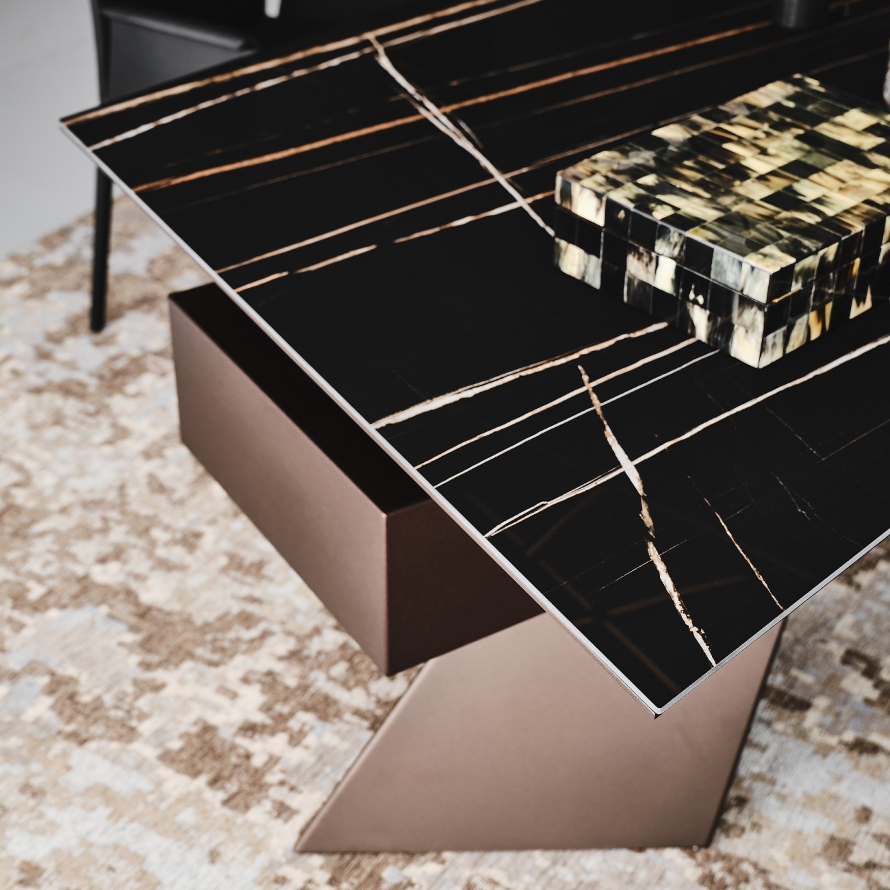 CATTELAN ITALIA NASDAQ KERAMIK SCRITTOIO